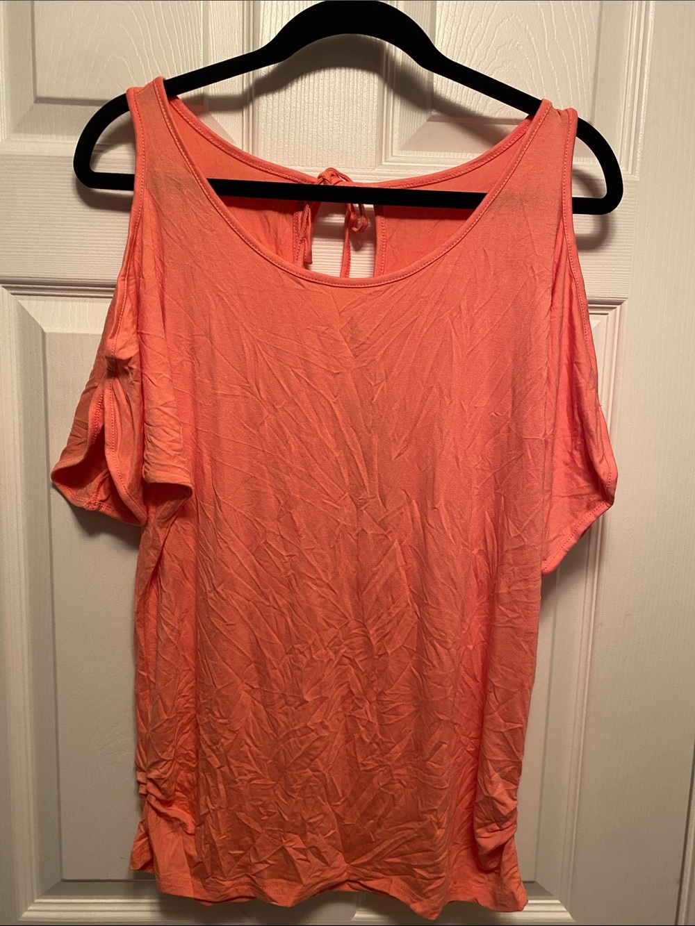 Miselon Cold-Shoulder Top in Coral…size M